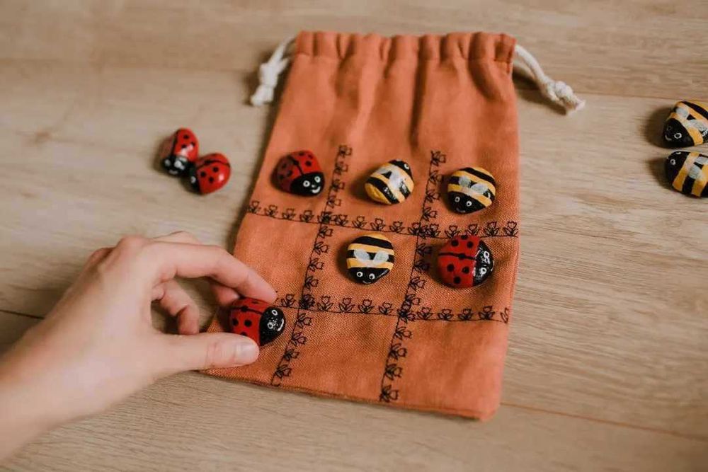 Gra  Owady  (na zasadzie kółko - krzyżyk)