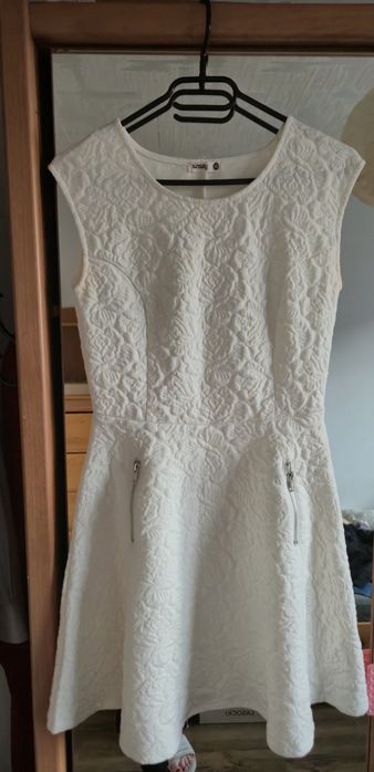 Biała sukienka Sinsay XS