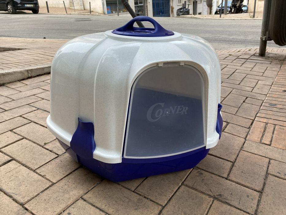 Corner Cat Litter Box