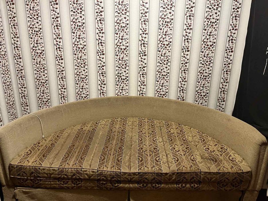 Продам круглий диван ліжко б/у