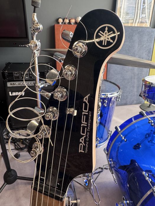 Yamaha Pacifica 212V QM TBL
