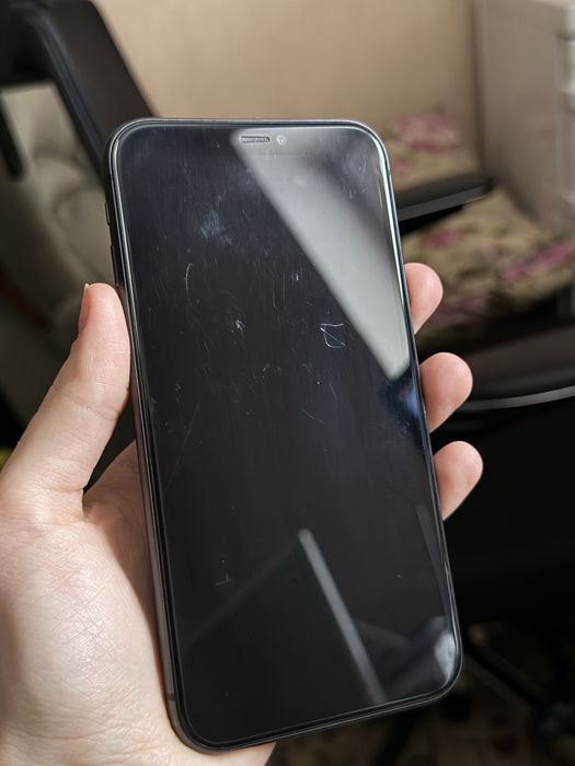 iphone 11 128 ГБ + чехлы в подарок