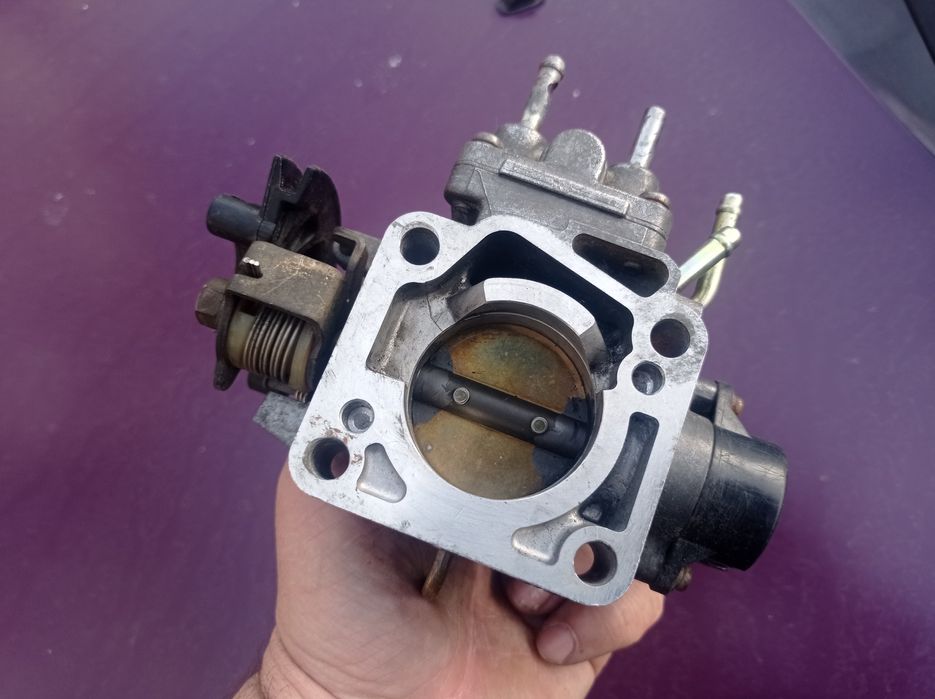 Продам Дроссельную заслонку TOYOTA 4E-FE