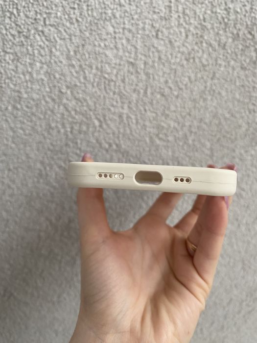 Etui na iPhone 12