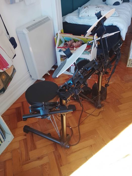 bateria electrónica Alesis