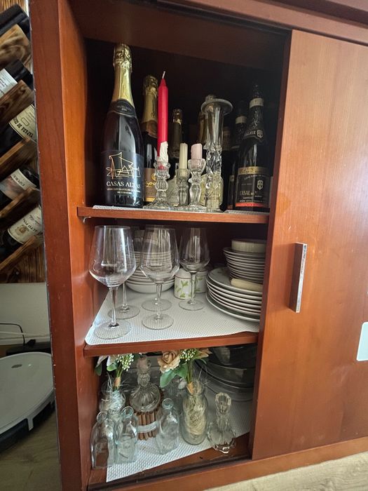 Conjunto de Sala de Jantar – Aparador + Mesa Extensível + 6 Cadeiras