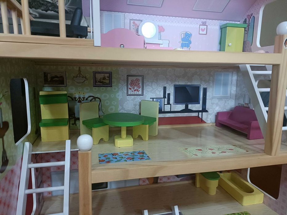 Casinha de madeira para brincar com acessórios