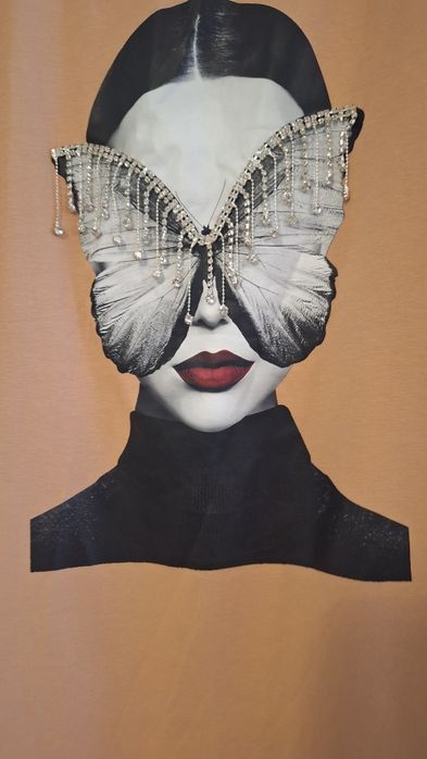 Bluzka zdobiona. Motyl kobieta.