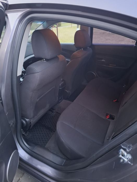 Chevrolet Cruz 2011 sedan 1,6 benzyna
