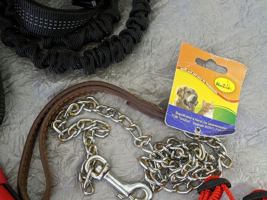 Ошійники та проводки для песиків.