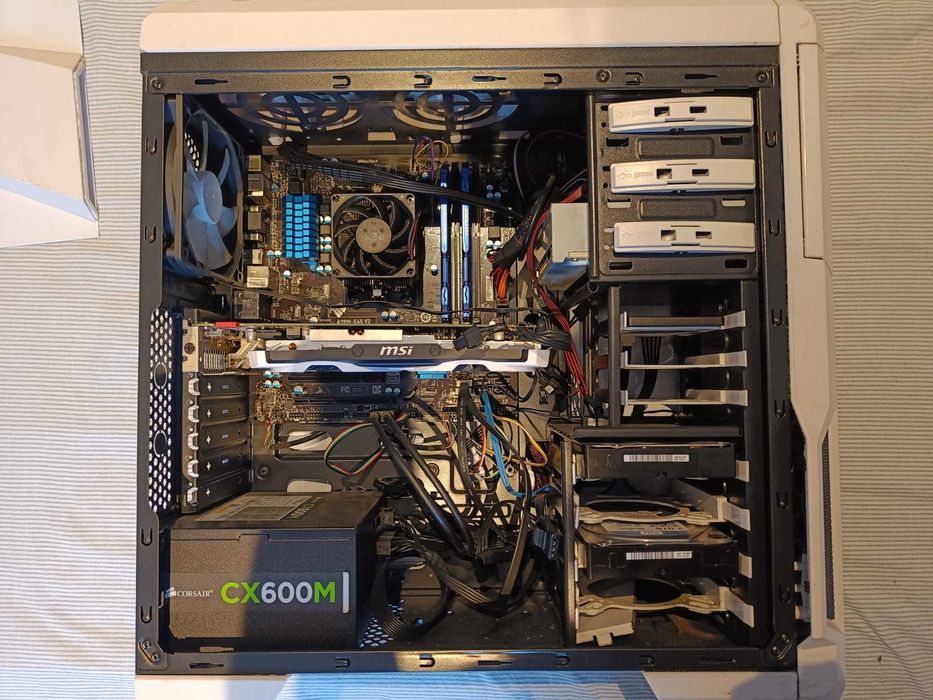 Desktop PC: Intel i5, 16GB RAM, 6TB HDD com 1000 Filmes e 270 Séries