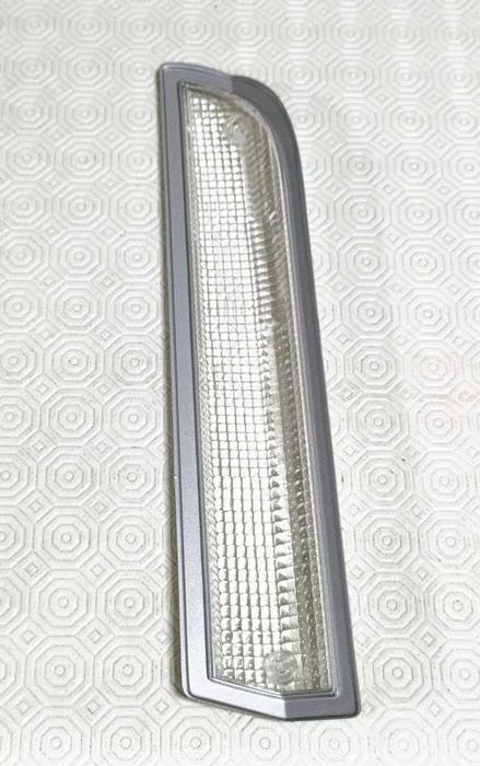 Luz tampa dianteira esquerda Peugeot 504