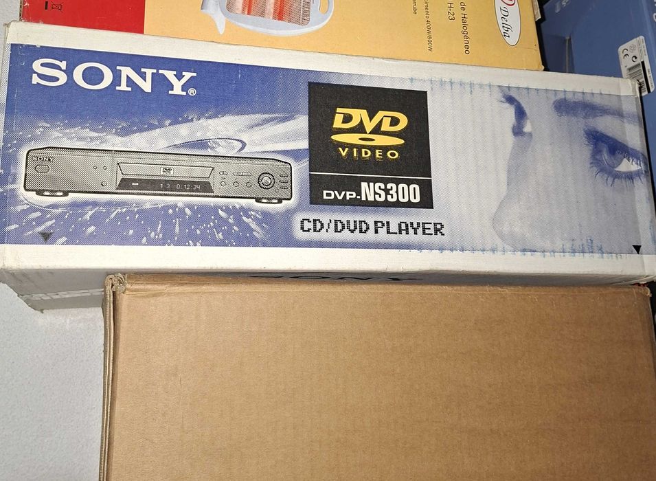 Sony DVD-NS300 - CD/DVD/Video CD Player, com caixa - Não lê os discos