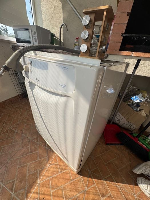 Maquina de loica whirlpool a funcionar