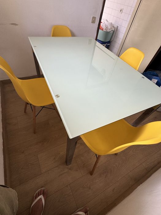 Mesa com 4cadeiras