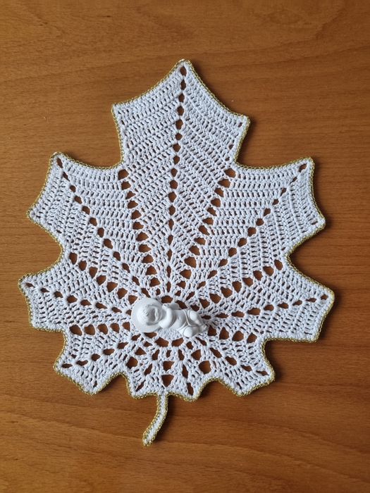 Serwetka świąteczna liść podkładka pod filiżankę