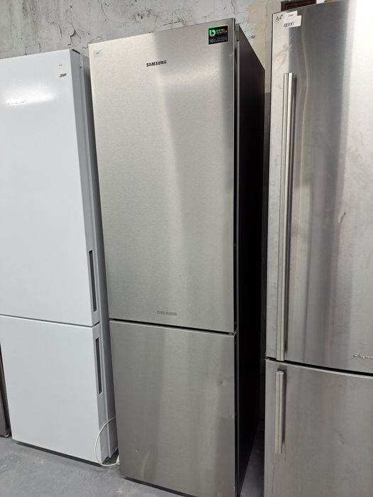 Добротний сучасний холодильник Samsung fdr32 NoFrost інверторний