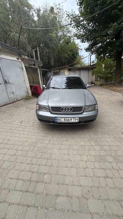 Audi A4 1996 року ауді а4