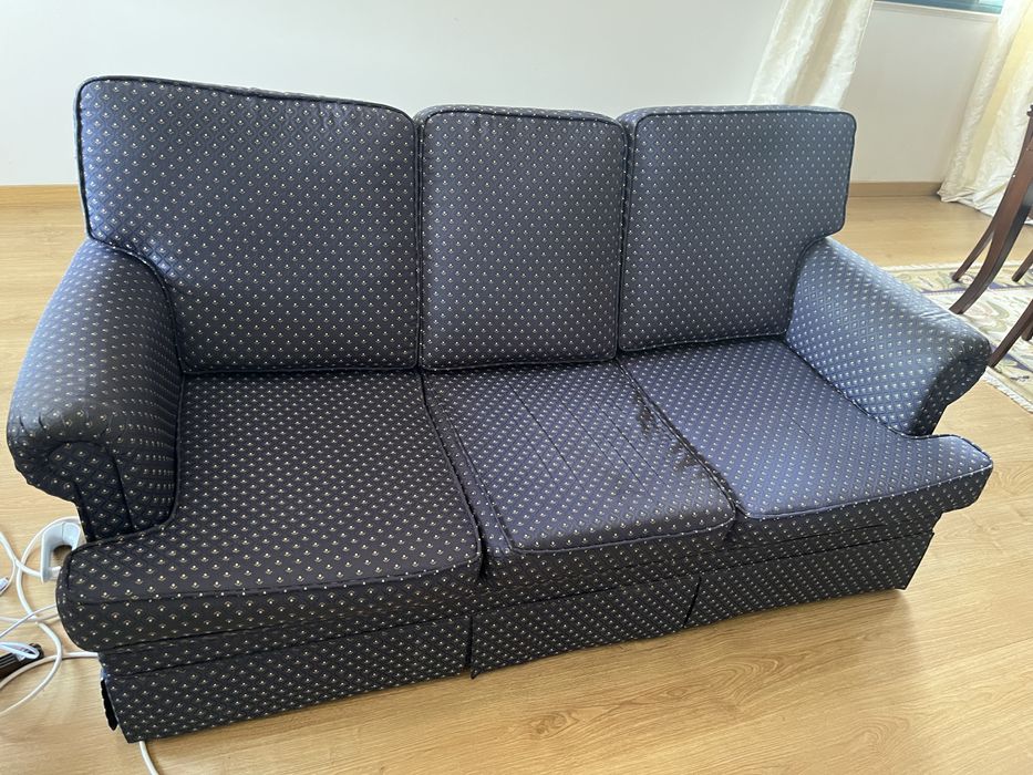 Sofa  3 lugares com cama e sofa 2 lugares em tecido azulao e flores