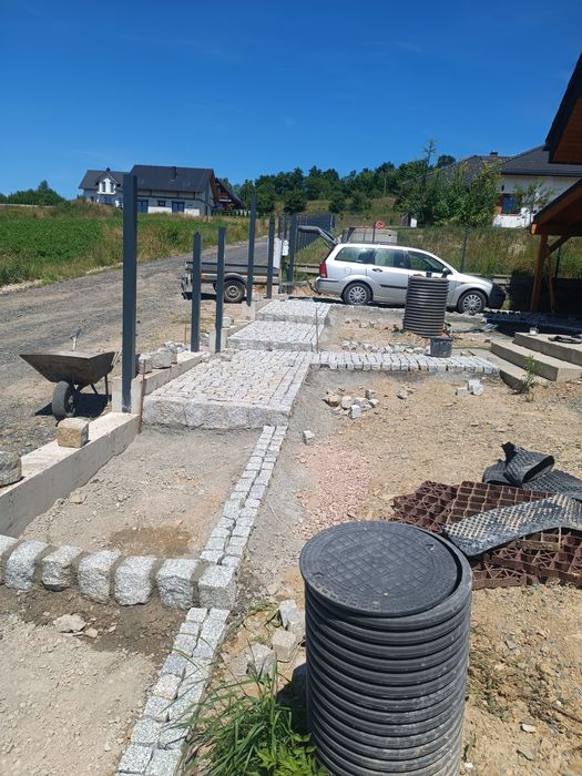Układanie kostki granitowej
