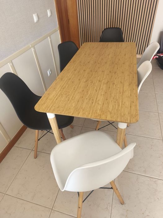 Mesa Ikea com cadeiras