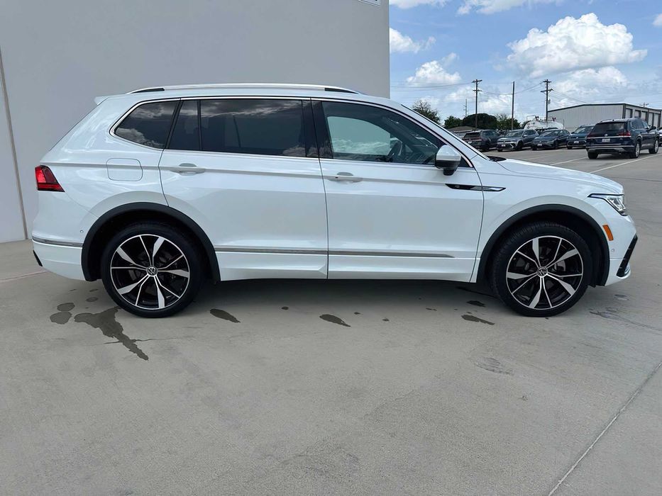 Volkswagen Tiguan SEL R-Line 4Motion      2024