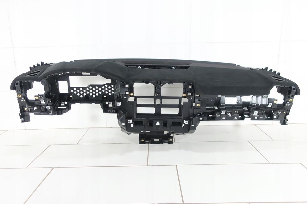 konsola deska czarna alcantara lamborghini urus