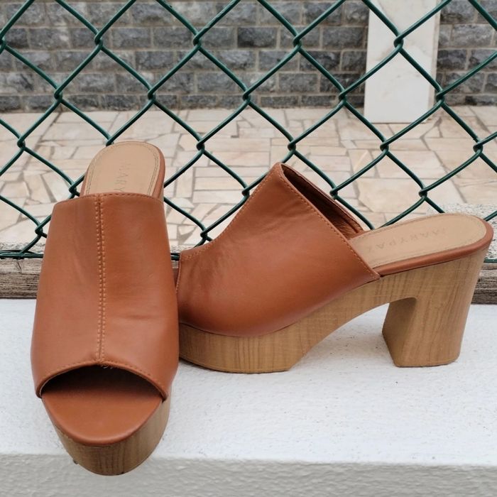 Sandália MaryPaz tacão cor caramelo