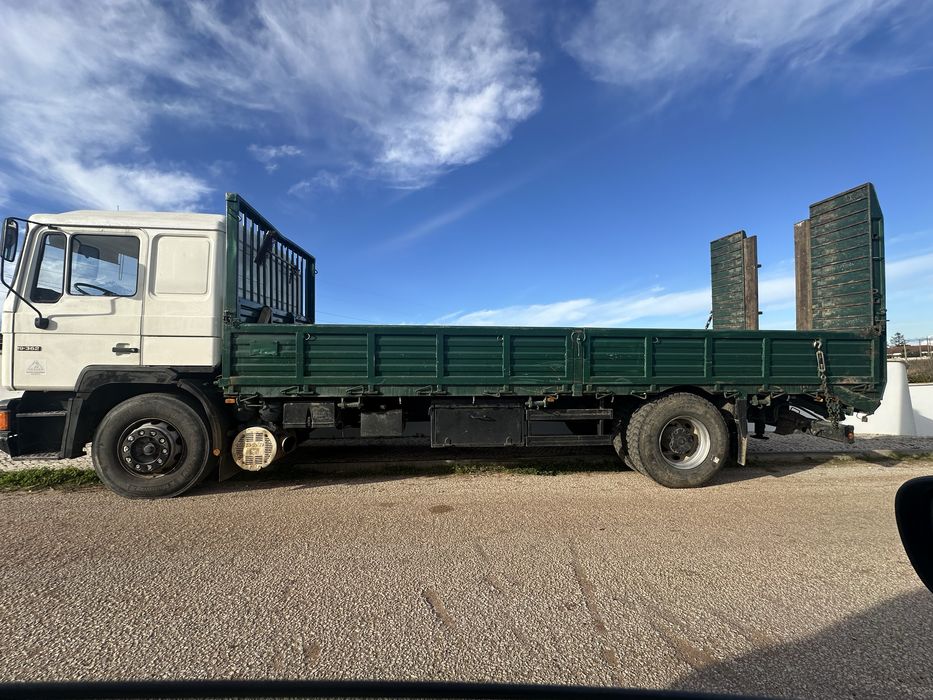 Porta maquinas 19T Man 19.362 com rampas hidraulicas e sapatas