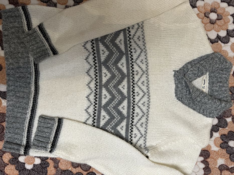 Продам свитера на мальчика.