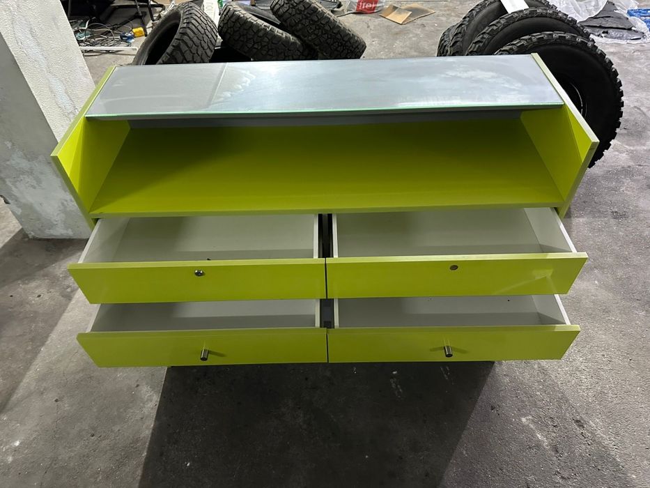 Balcão de loja bastante resistente