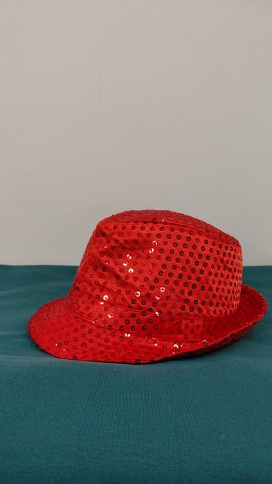 Капелюх з паєтками