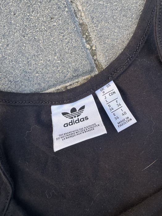 облягаюче плаття adidas
