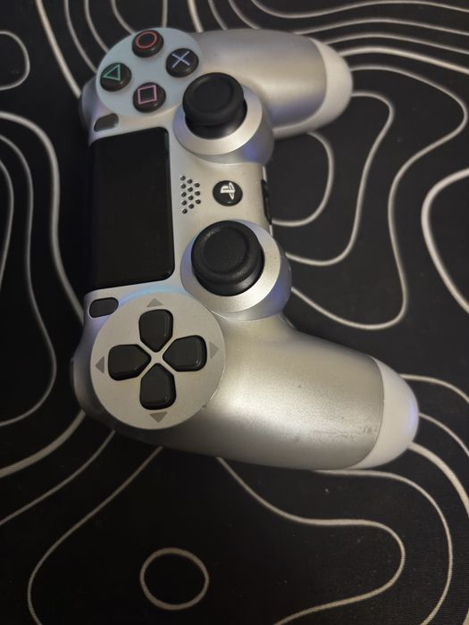 Продам терміново Джойстик Sony DualShock 4 для PS4, вживаний, срібний