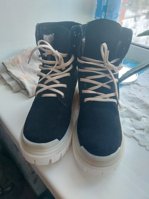 Продам зимові натуральні ботинки р.39