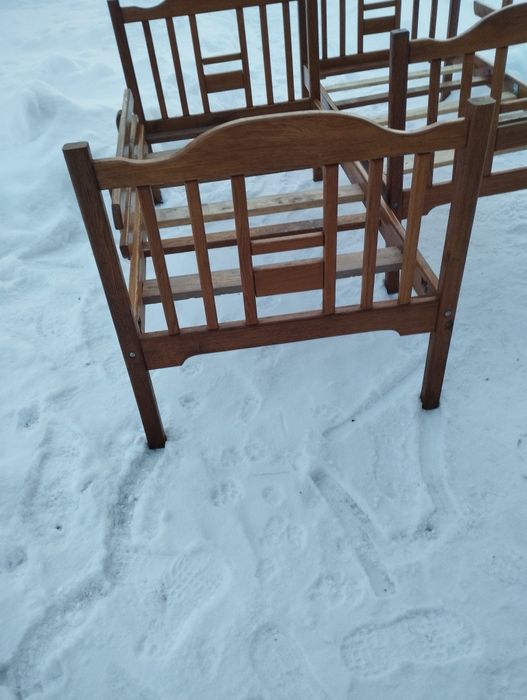 Дубові дитячі ліжка в задовільному стані