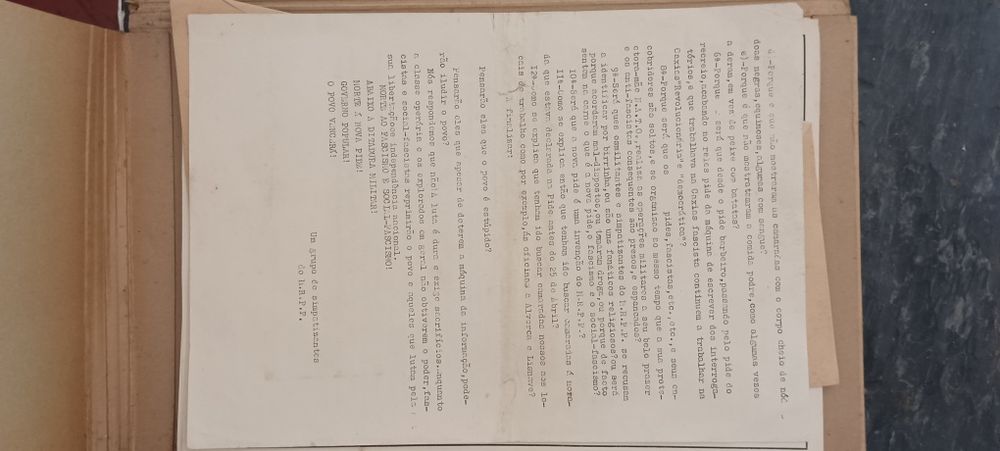 Jornais de 1975 dia de revolução