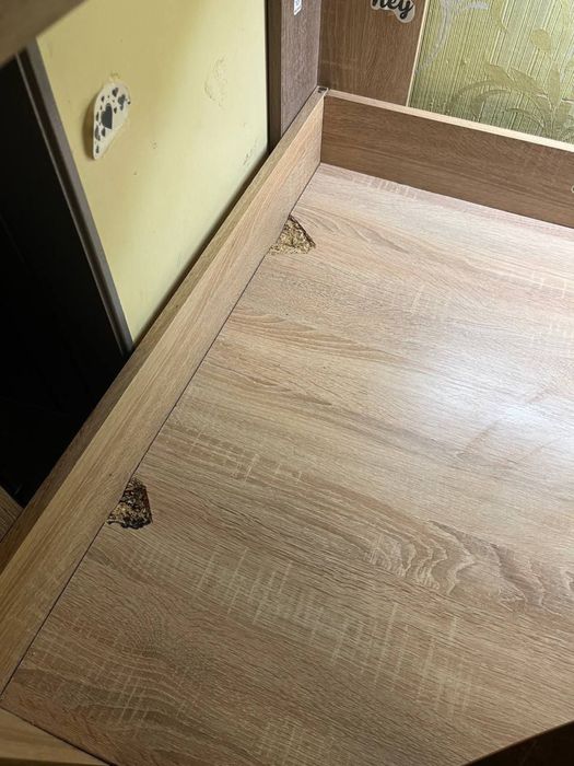 Ліжко-горище з шафою і письмовим столом