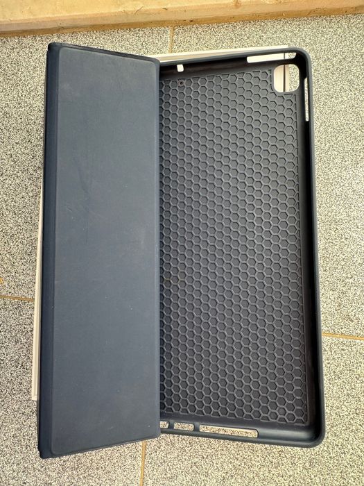 iPad APPLE (10.2'' - 64 GB - Wi-Fi - Cinzento Sideral)