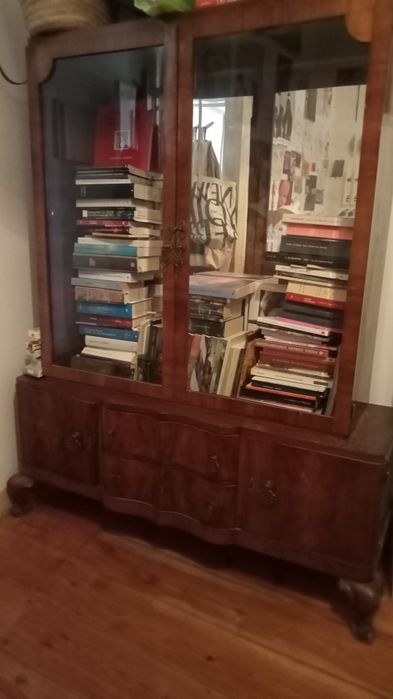 Móvel vitrine com espelho