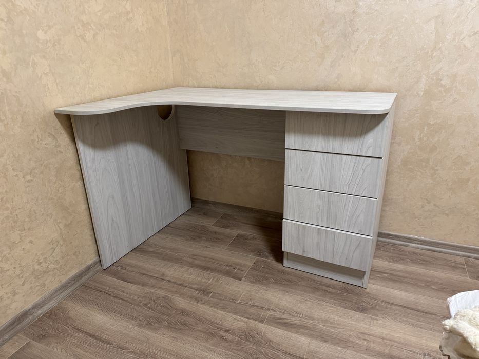 Стіл для офісу, парта для навчання