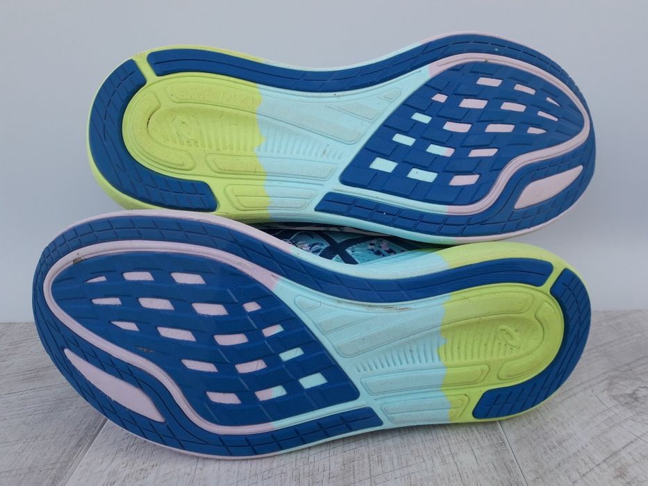 Жіночі кросівки для бігу Asics (39)