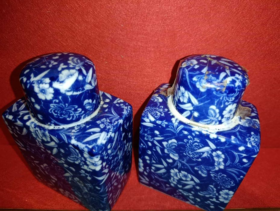 2 Porcelain Tea Jars433224022942689282