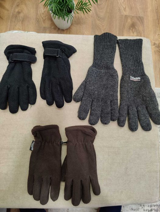 3 pares de luvas praticamente novas tam. M. 3€ cada ou todas 8€.