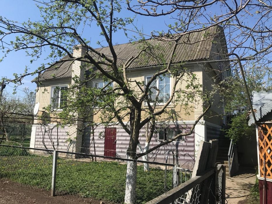 Продаж будинку та земельної ділянки