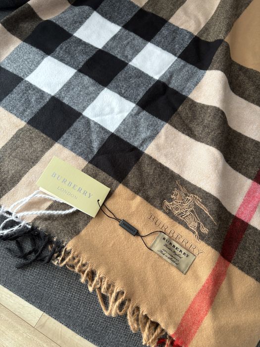 Szalik Burberry from London