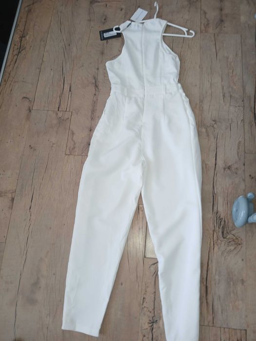 Biały elegancki kombinezon PrettyLittleThing XS/S