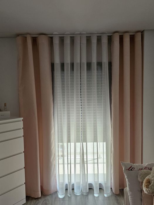 Cortinados + 4 almofadas do mesmo tecido