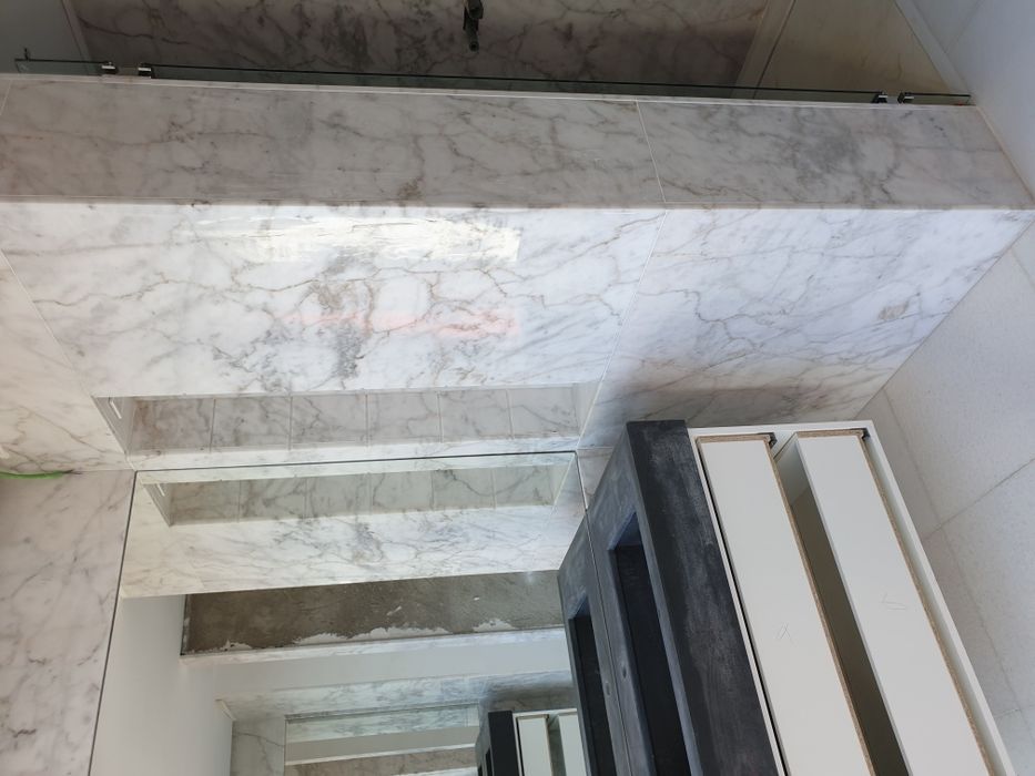 Tampos de casa de banho com lavatorio em.pedra