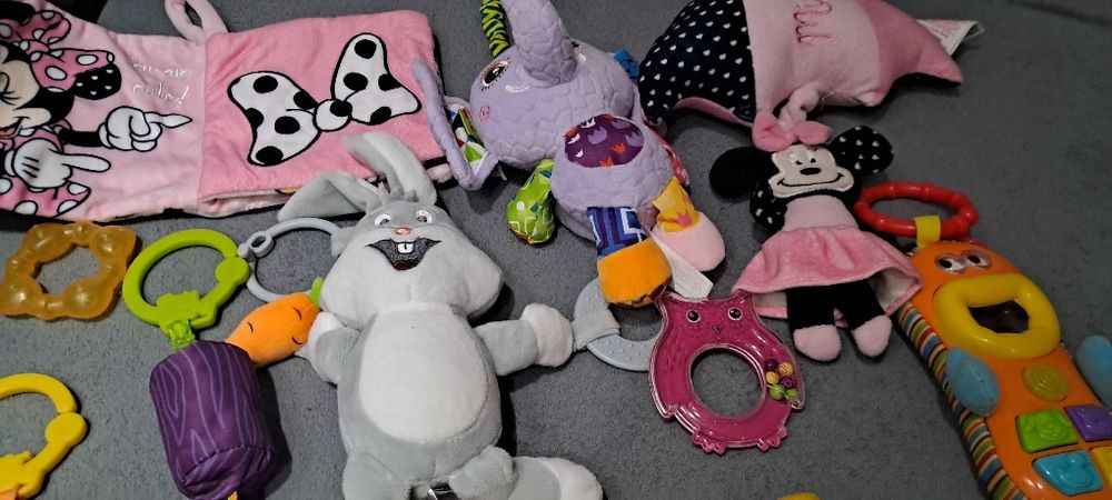 Paczka zabawek dla niemowlaka